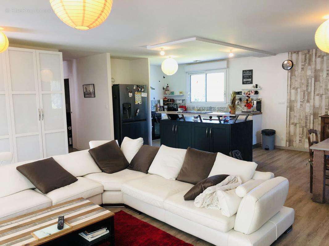 Maison à SAINT-LAURENT-DE-LA-PREE