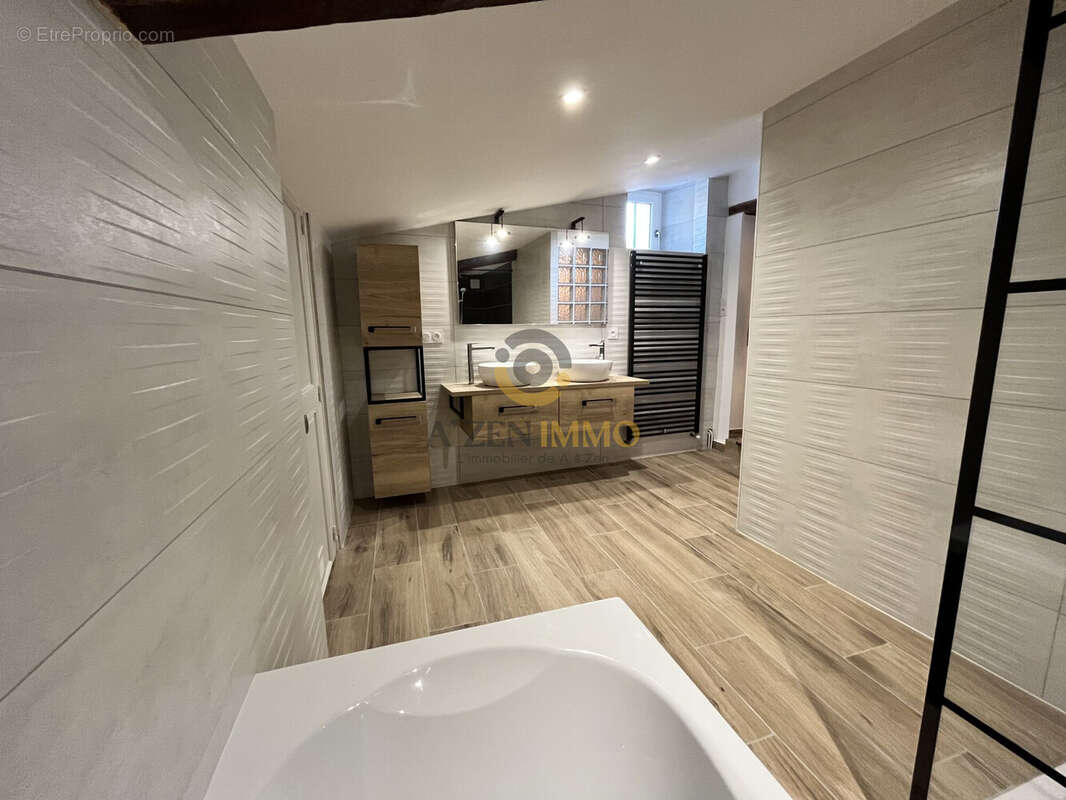 Maison à MONCOUTANT