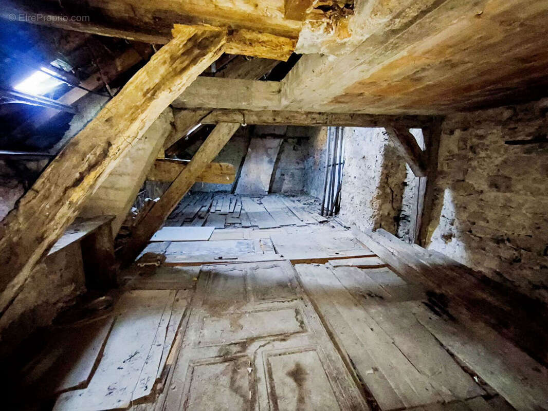 Appartement à POLIGNY