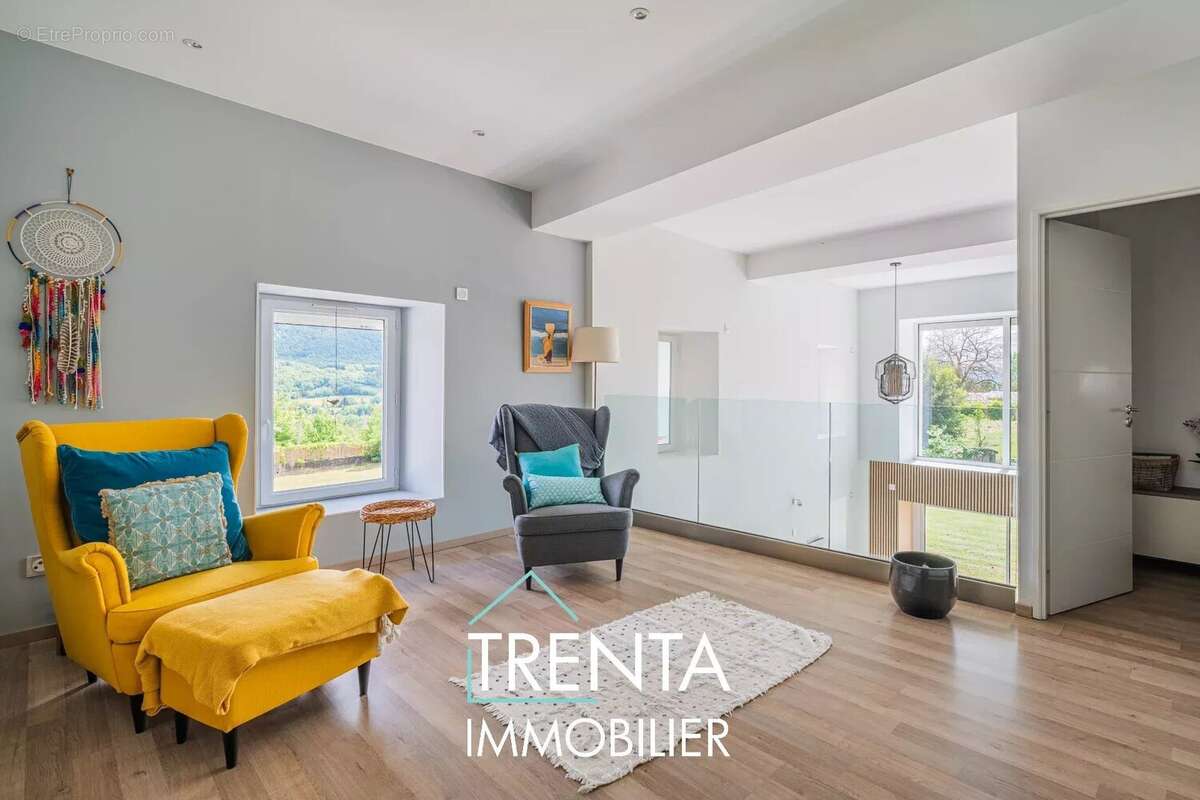 Maison à SAINT-ETIENNE-DE-CROSSEY