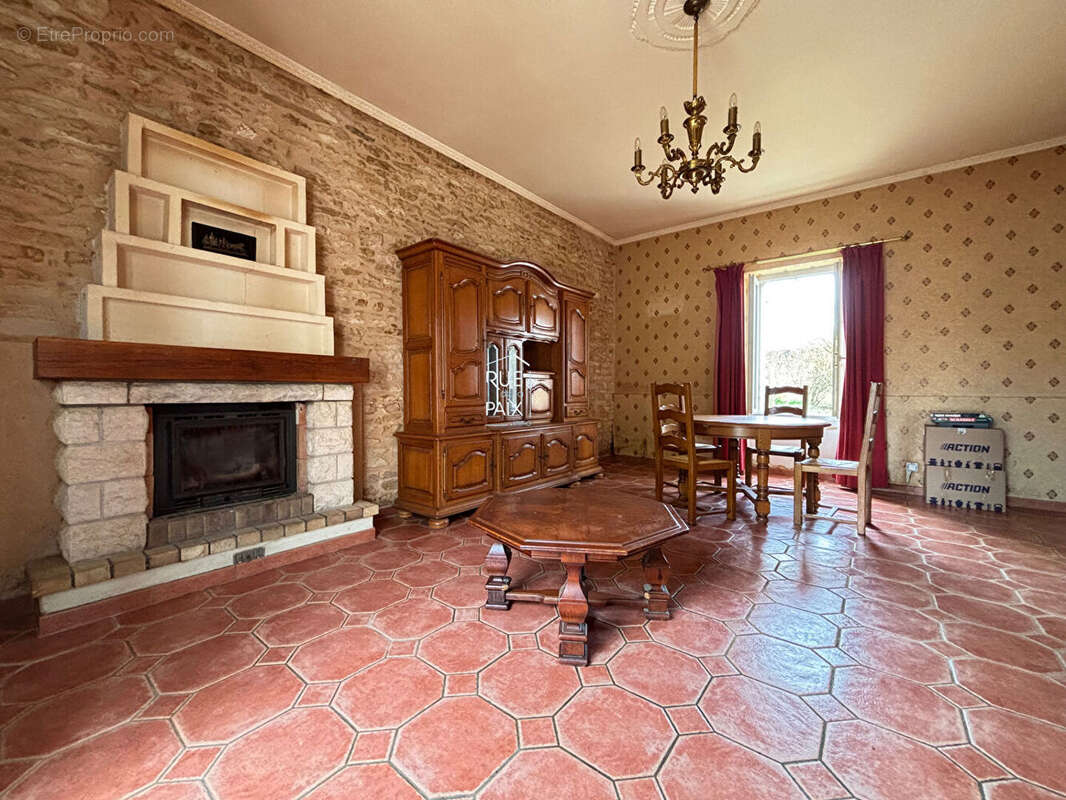 Maison à SAINT-JEAN-DE-SAUVES