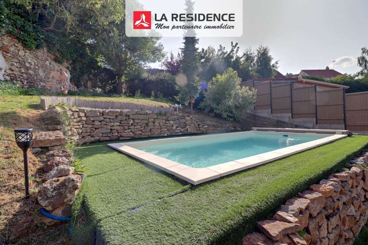 Maison à JOUY-LE-MOUTIER