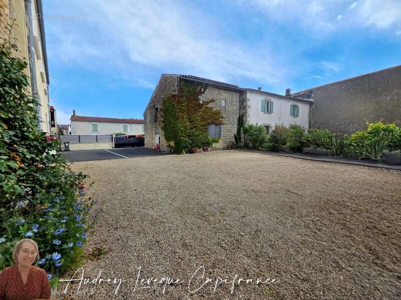 Maison à SAINT-HILAIRE-LA-PALUD