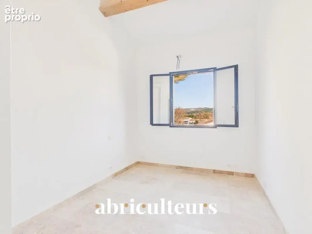 Maison T4 avec parking — Centre du village et vue Chaîne des Costes - Lambesc (13410) - photo 11
