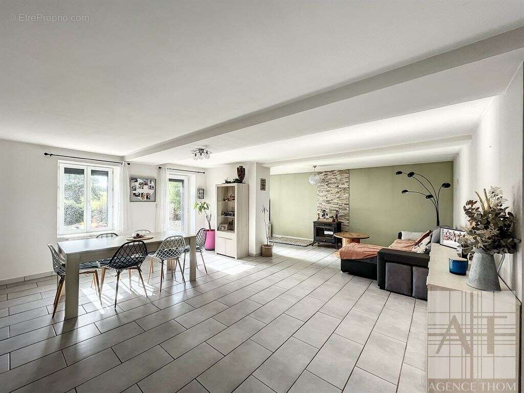 Maison à COURCITE