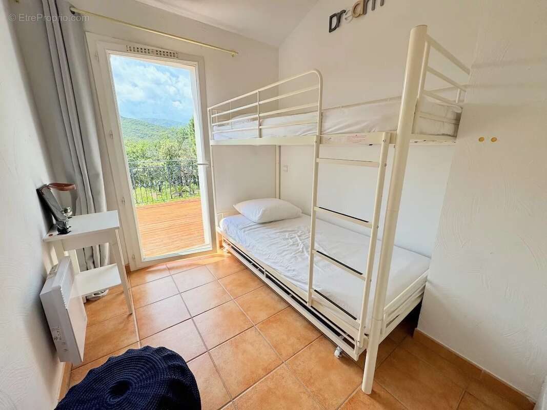 Maison à ROQUEBRUNE-SUR-ARGENS