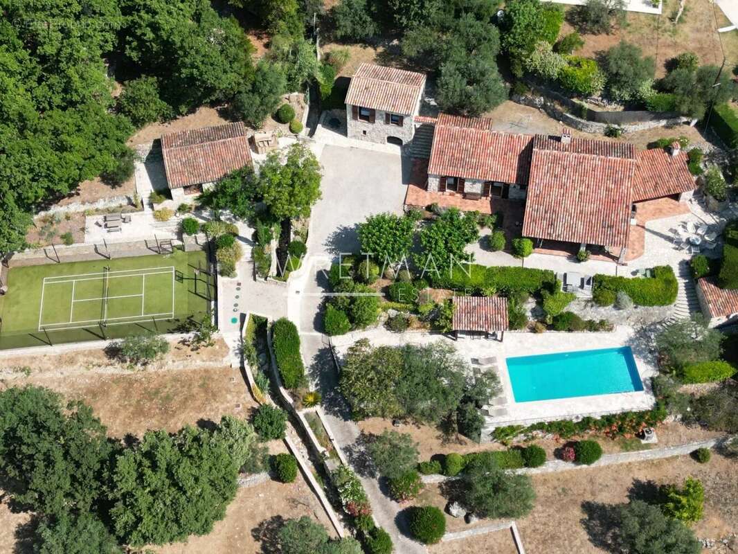 Villa en pierre avec 6 chambres et vue panoramique - SEILLANS - photo 2