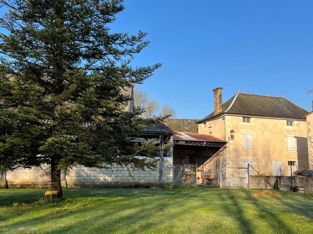 Maison à VERTEUIL-SUR-CHARENTE
