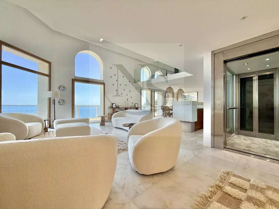 Maison à THEOULE-SUR-MER