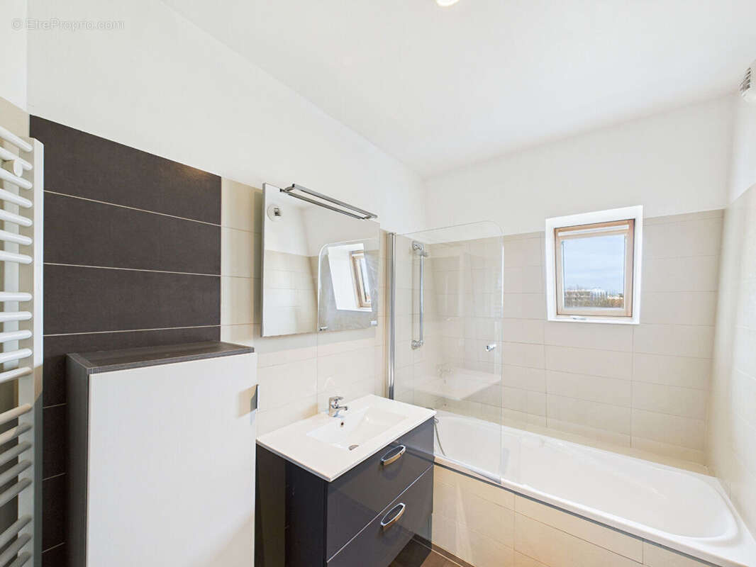 Appartement climatise !  t3. dernier etage terrasse 33m² . garage box. chateauvert 26000 valence - photo 9