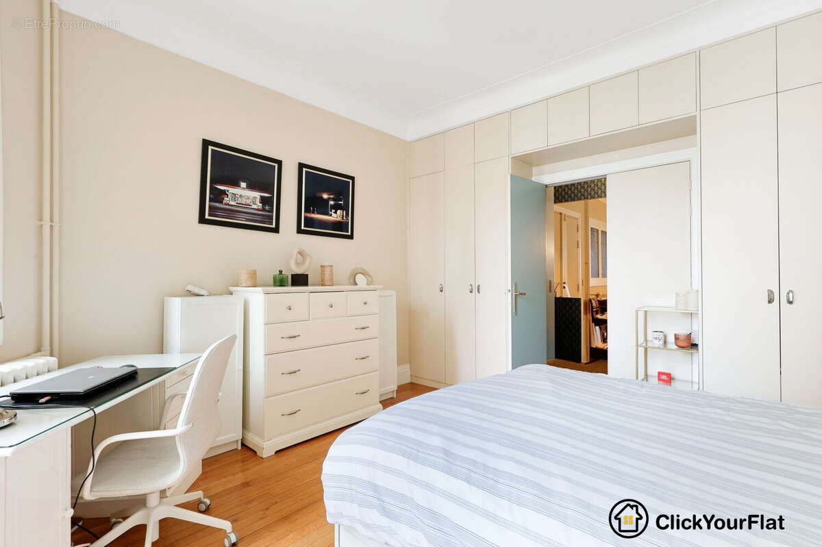 Appartement à PARIS-16E