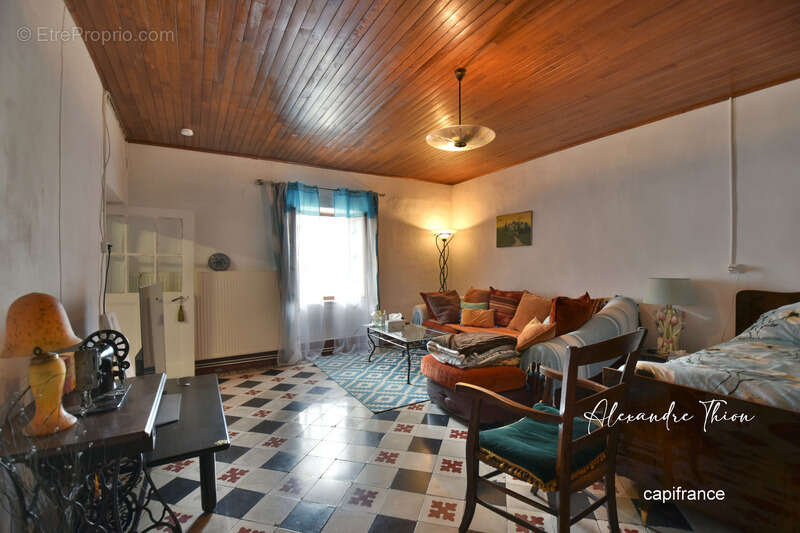 Maison à DOMPIERRE-SUR-VEYLE