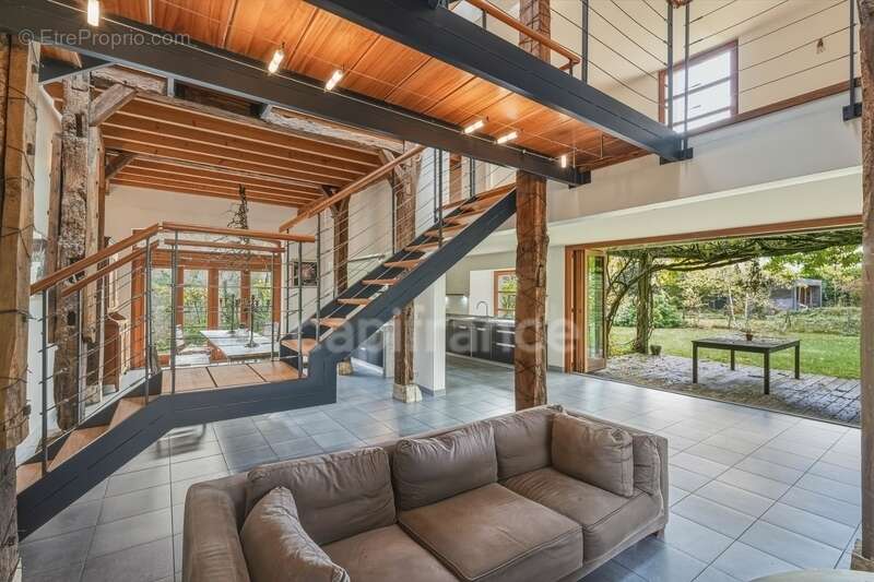 Maison à SAINT-GENIS-POUILLY