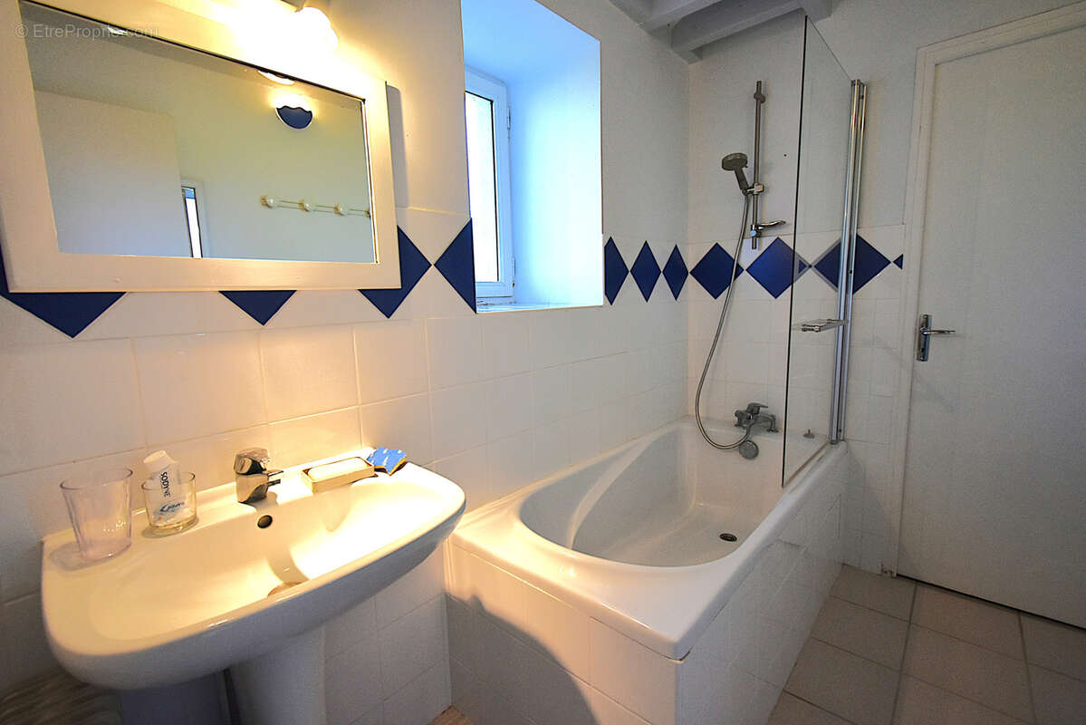 Propriété avec vue exceptionnelle, deux gites et piscine. - photo 18