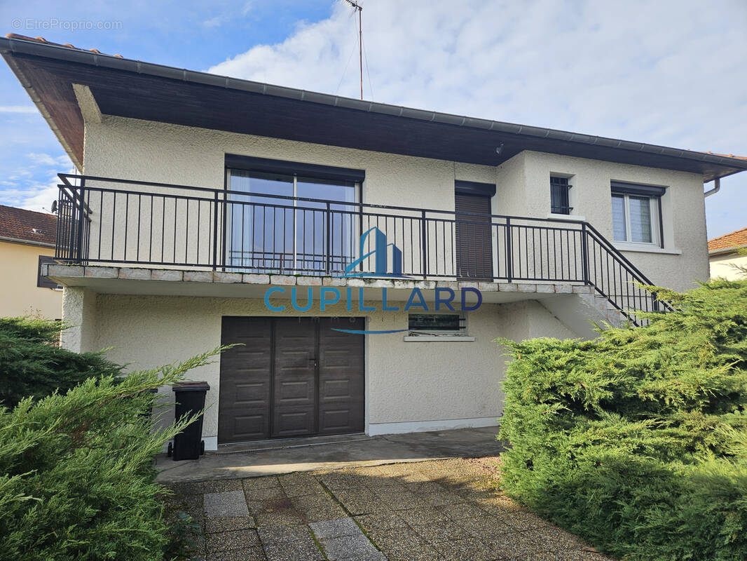 Maison à RIORGES