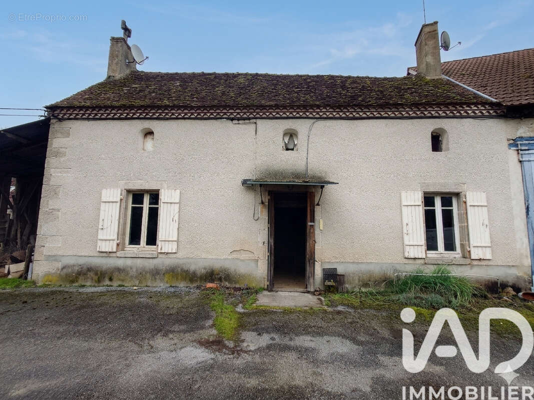 Photo 8 - Maison à LUSSAC-LES-EGLISES