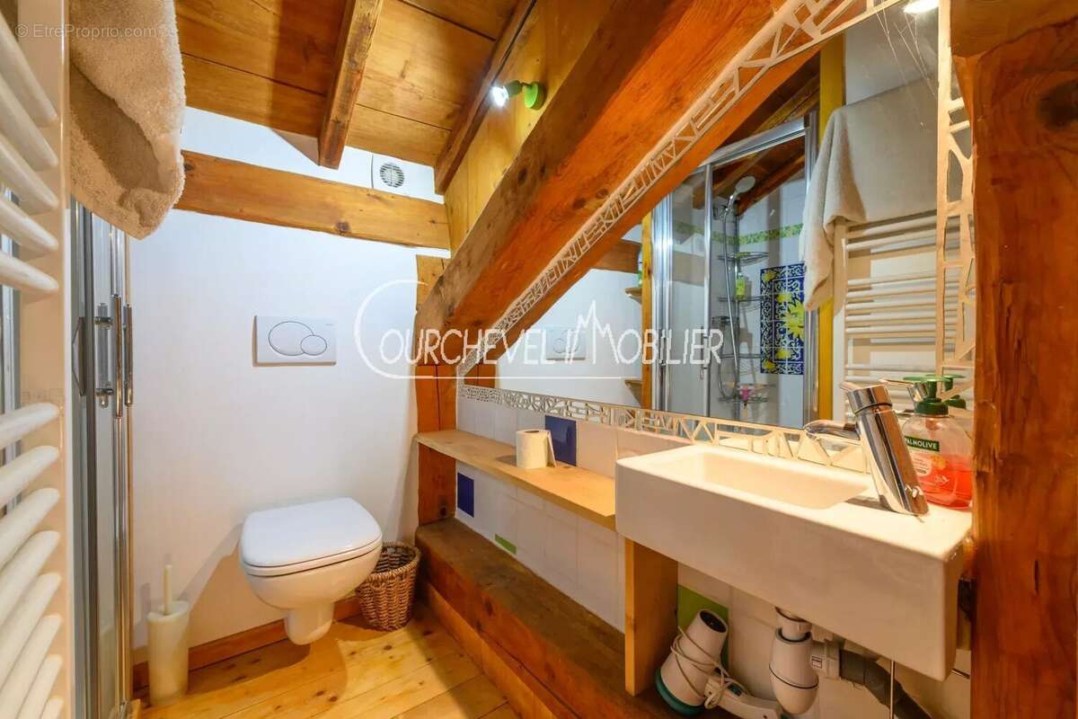 Maison à LES ALLUES