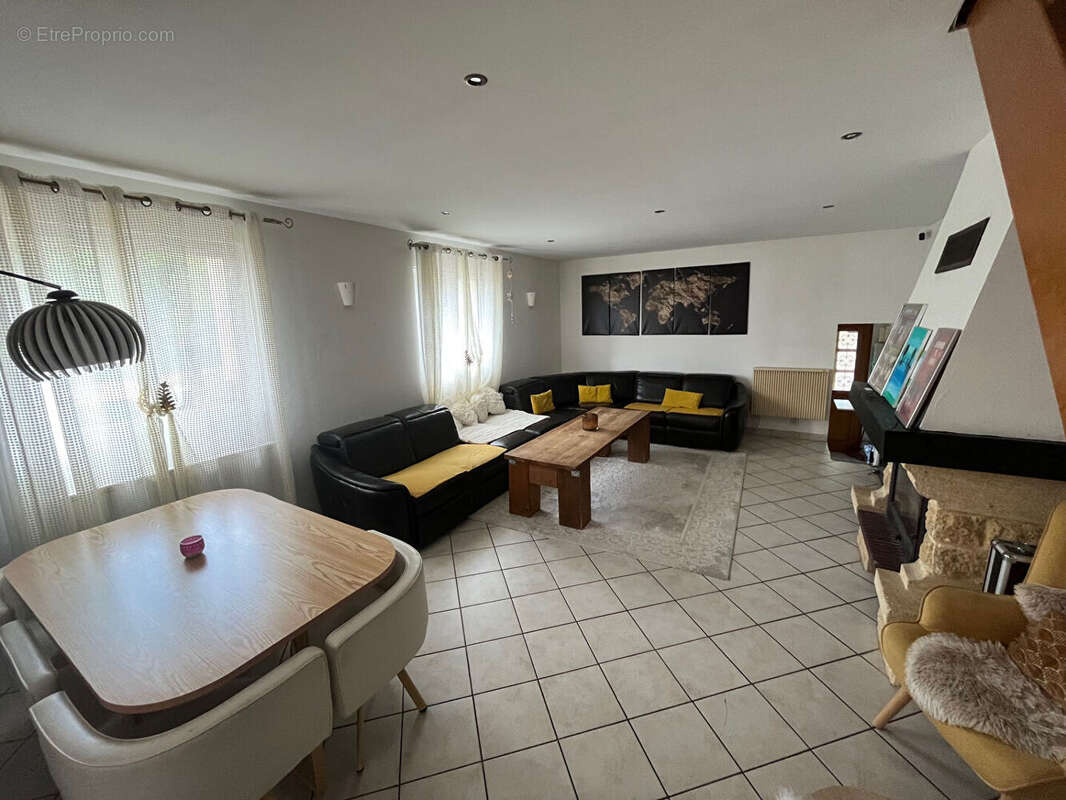 Maison à FOLLAINVILLE-DENNEMONT