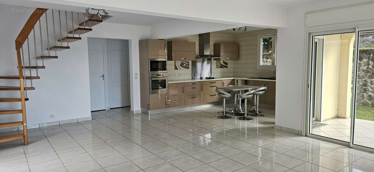 NOUVEAU PRIX! Grande villa avec piscine, Piton St Leu. - photo 2