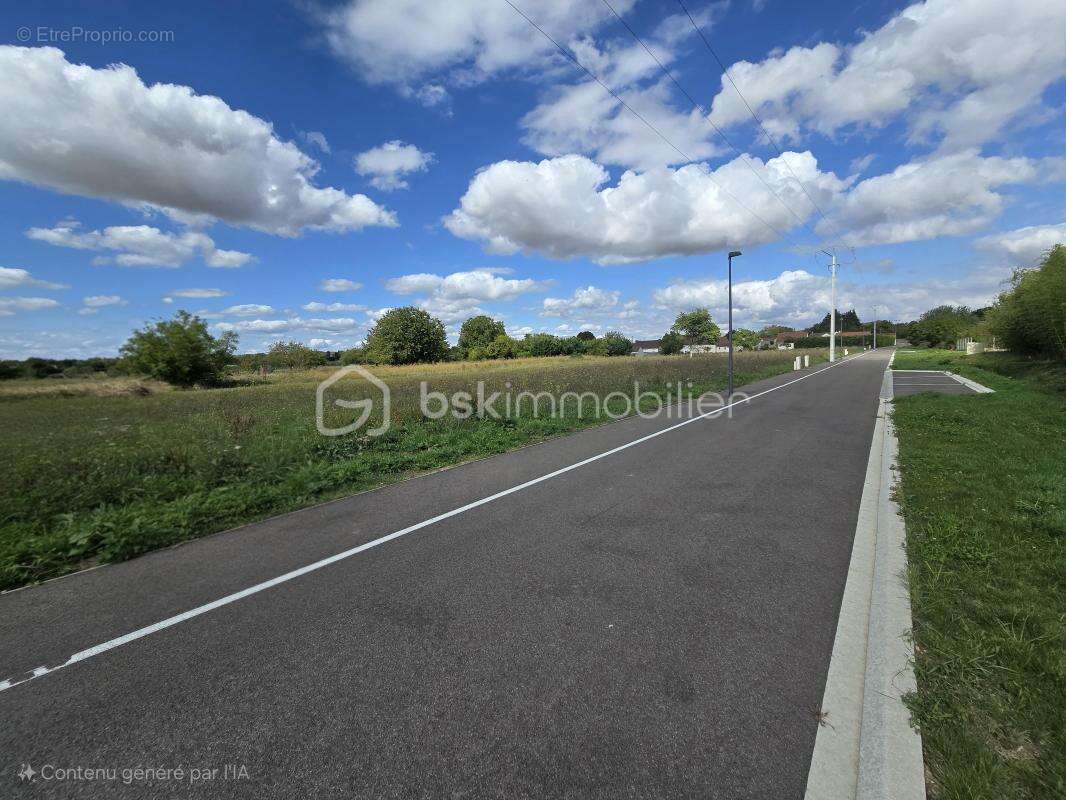 Terrain à COURLON-SUR-YONNE
