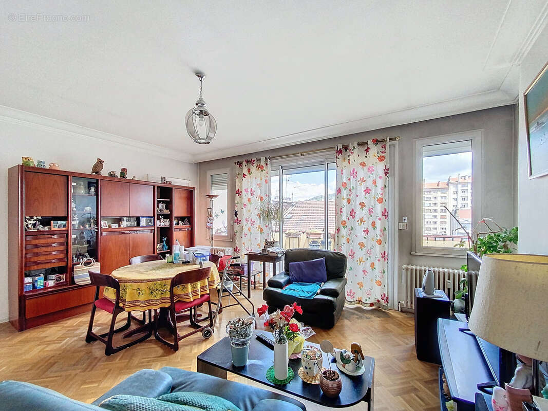 Appartement à SAINT-ETIENNE