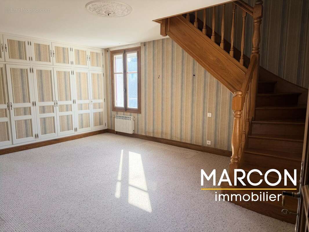 Maison à BUSSIERE-DUNOISE