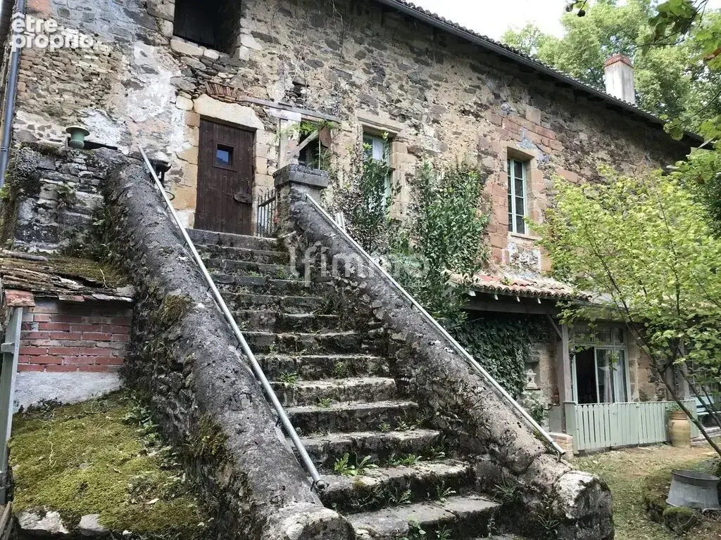 Maison à PIERRE-BUFFIERE