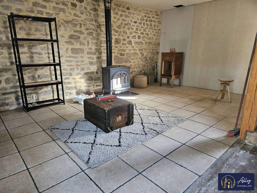 Maison à PEYRELEVADE