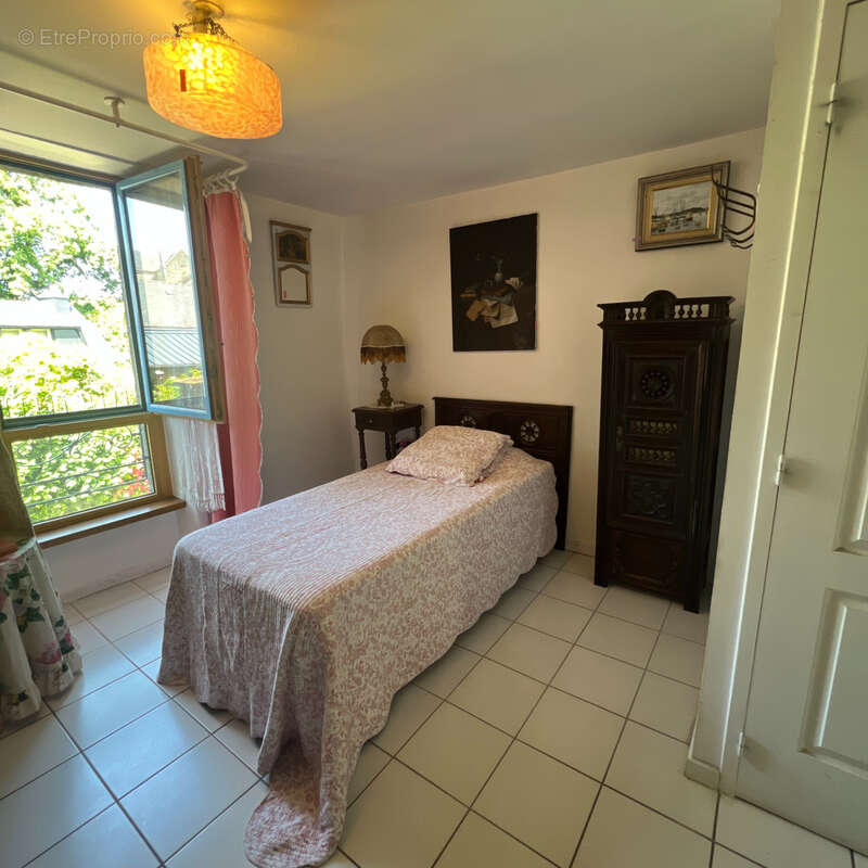 Appartement à CHATEAUNEUF-DU-FAOU