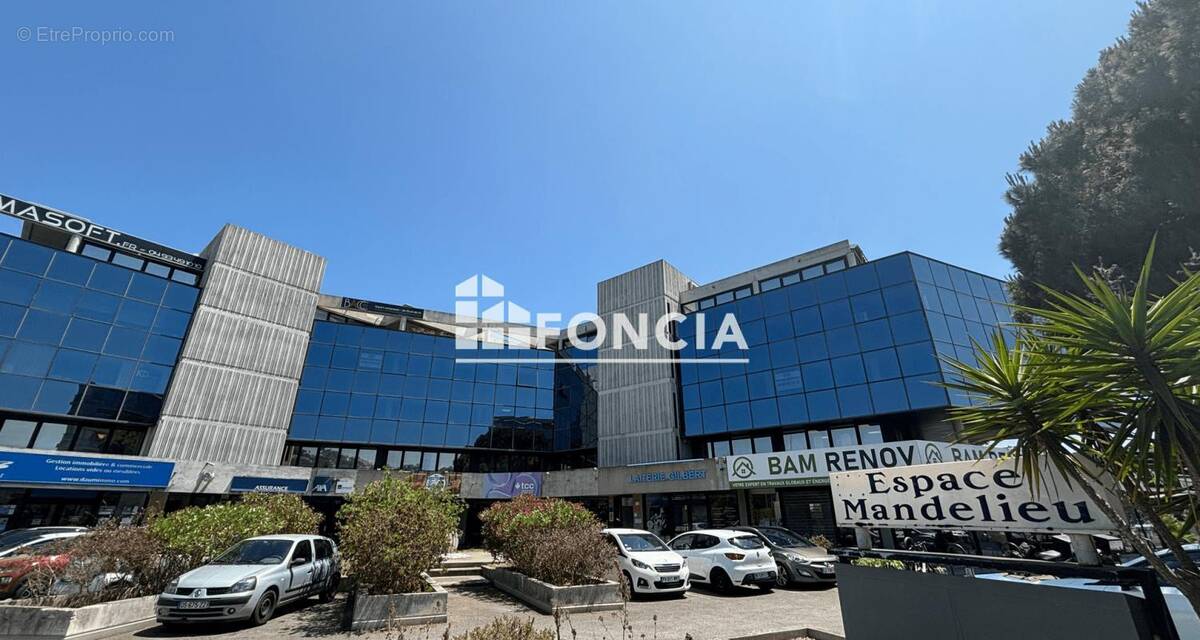 Commerce à MANDELIEU-LA-NAPOULE