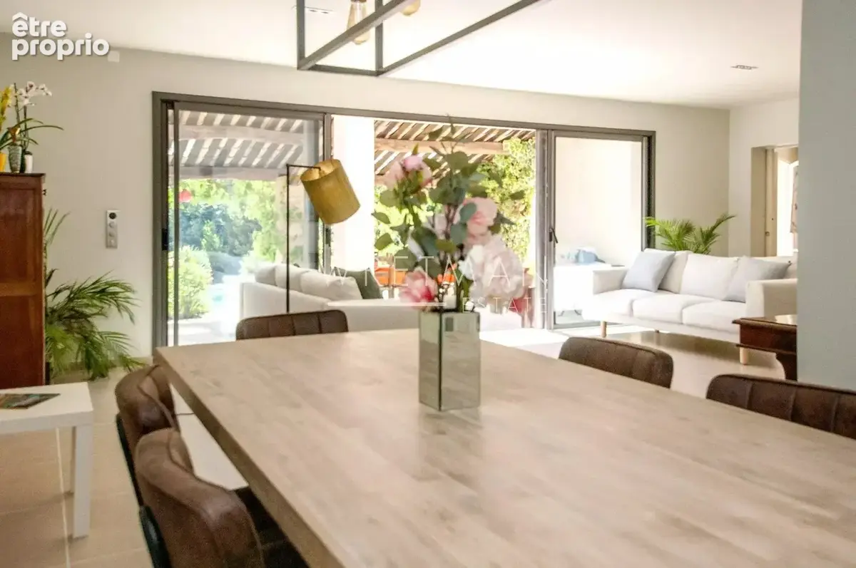 Co Exclusive À vendre près de Valbonne - Domaine de 3 logements - photo 12