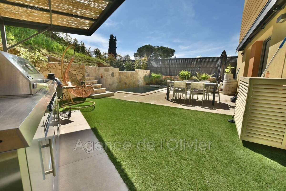 Maison à VALBONNE