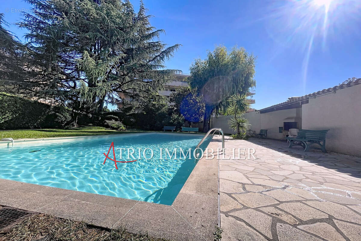 Appartement à SAINT-LAURENT-DU-VAR