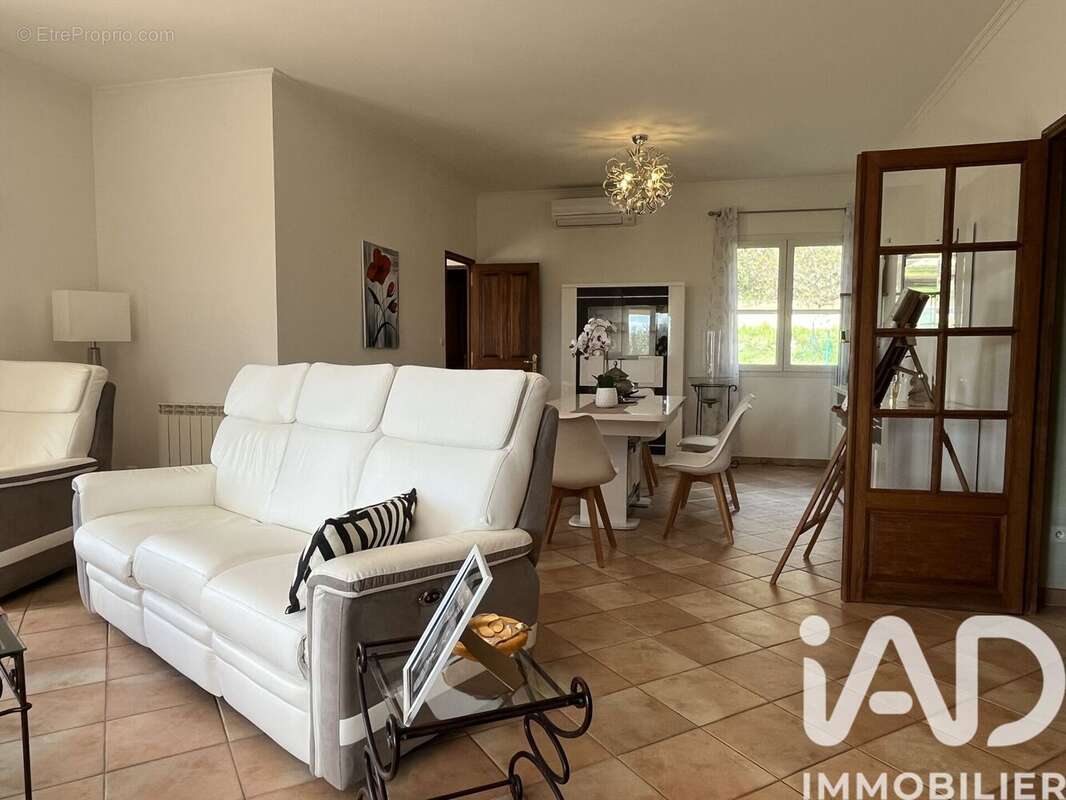 Maison 124 m² à Saint-Maximin  - photo 8