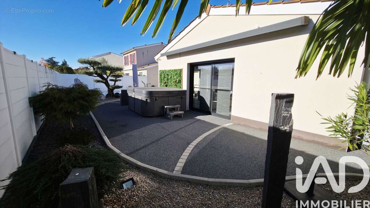 Photo 8 - Maison à VEAUCHE