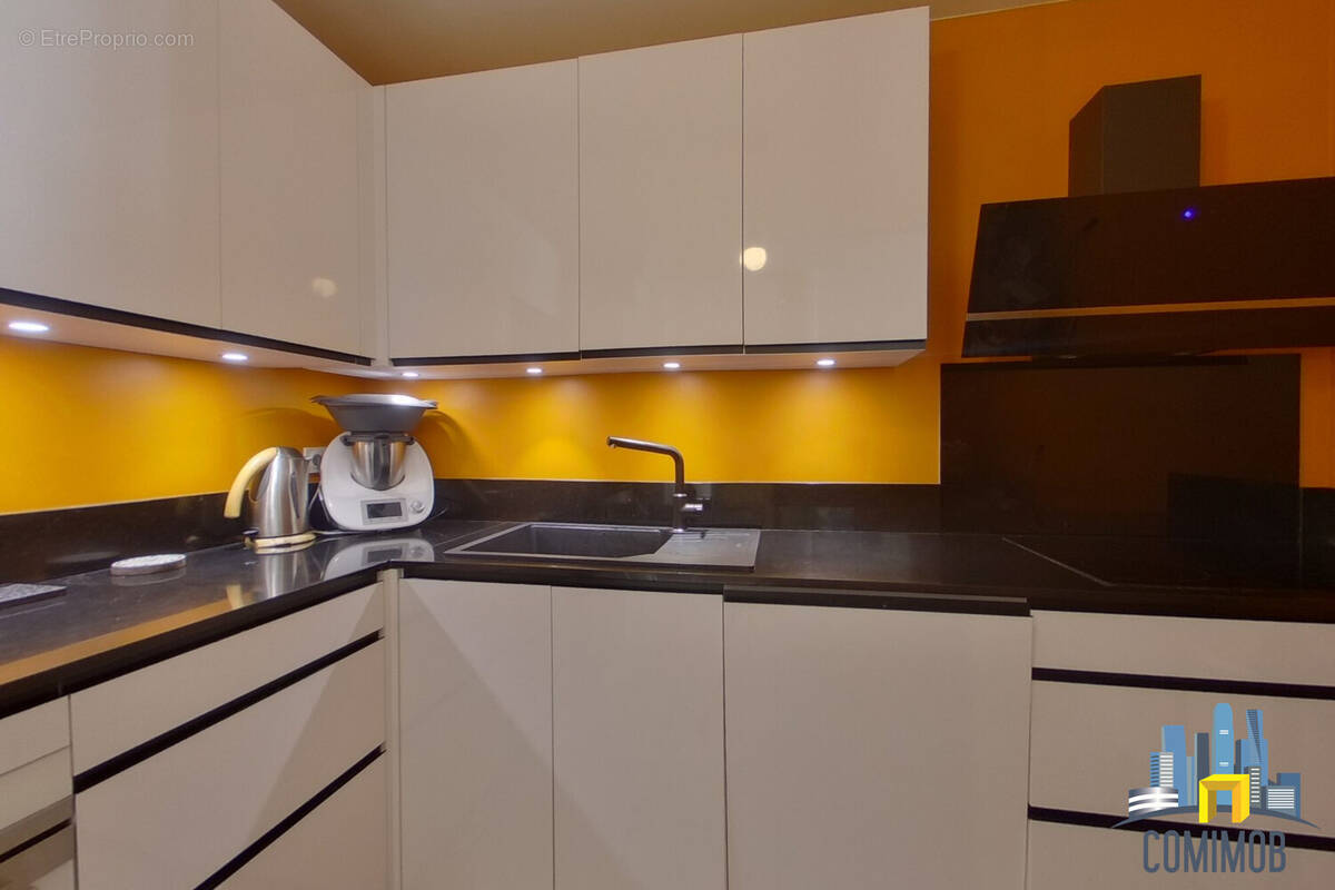 Appartement à COURBEVOIE