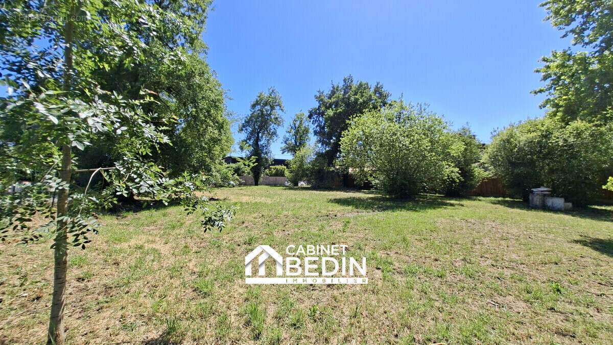 Terrain 1385 m² à Merignac  - photo 3