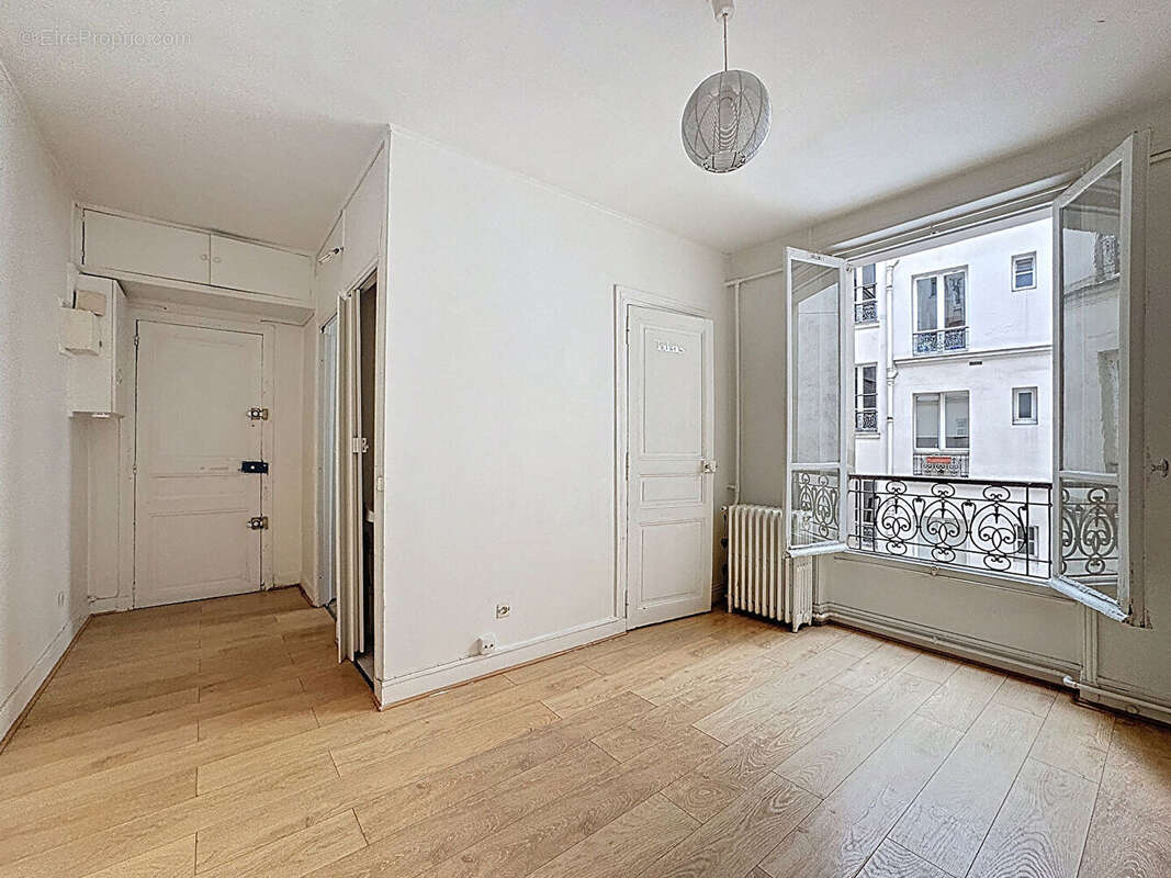Appartement à PARIS-14E