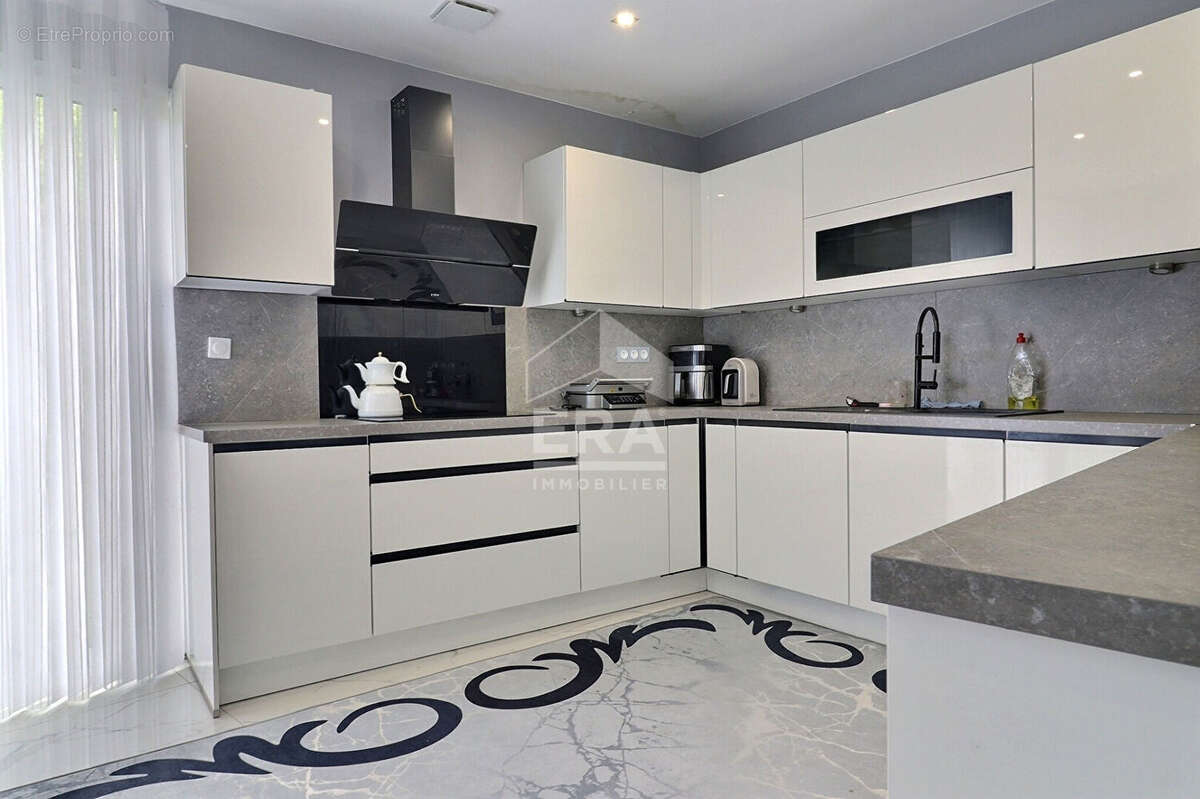 Maison à ORMOY-LA-RIVIERE