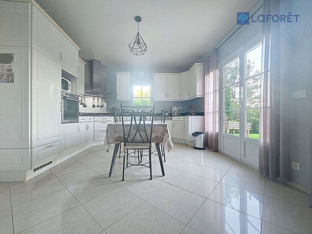 Maison à COUTEVROULT