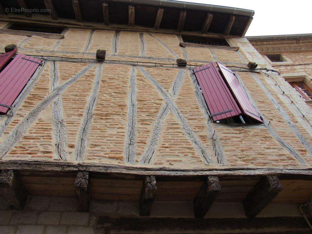Grande maison medievale  de village entierement renovee dpe en b avec une petite maison qui sert de garage   290000€ - photo 45