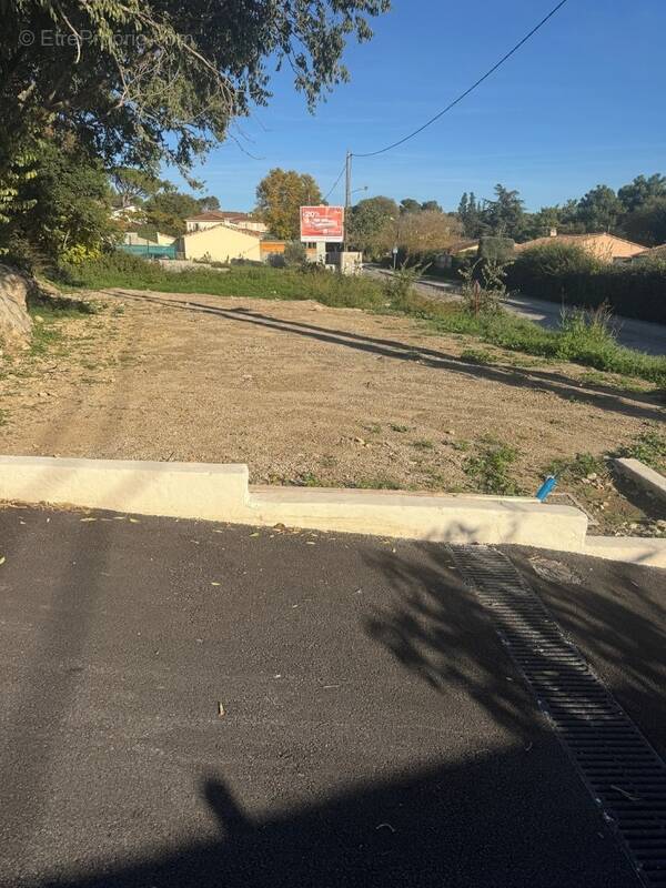 Terrain à PELISSANNE