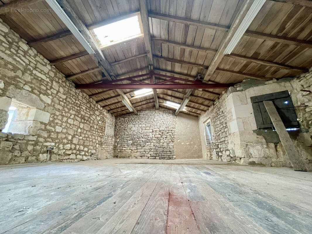 Maison à CRAZANNES