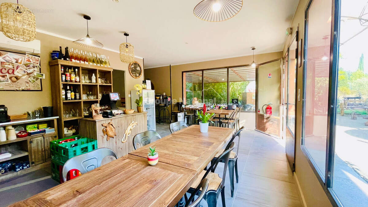 Commerce à VILLECROZE