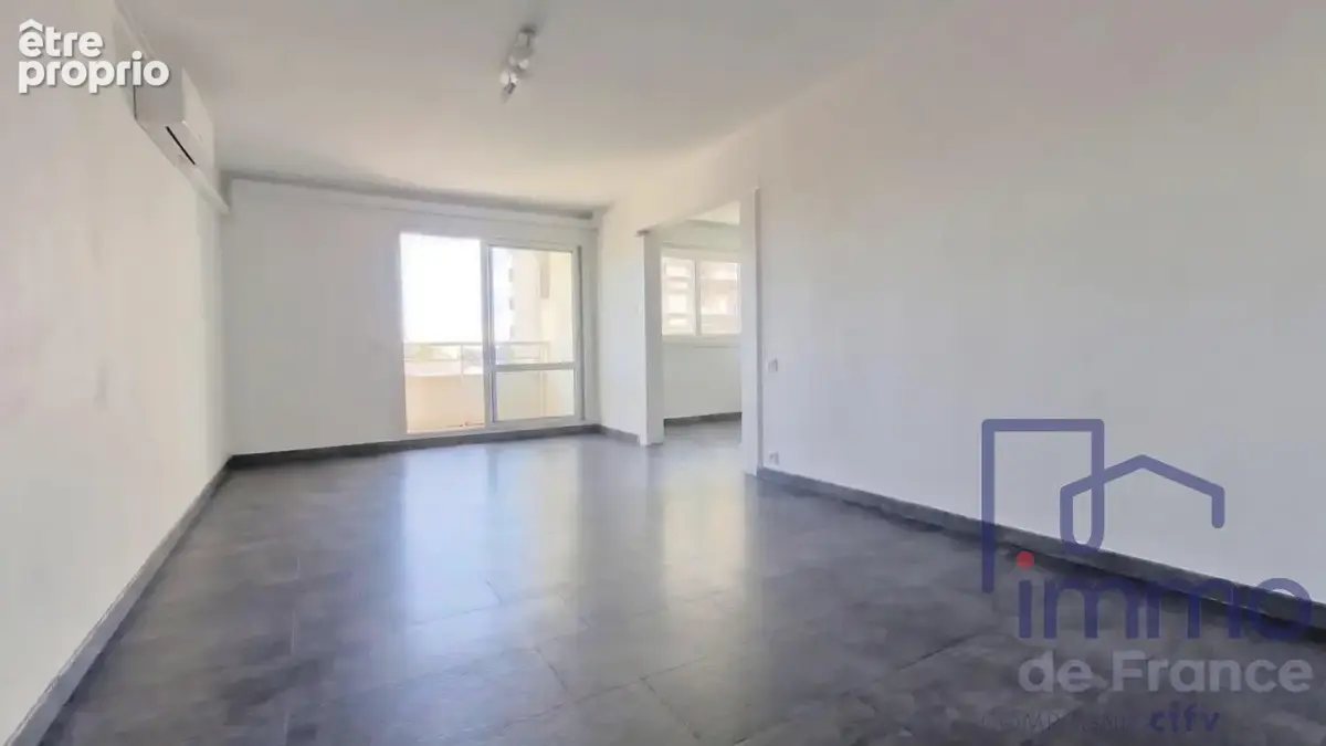 SALON SALLE A MANGER ACTUEL - Appartement à SAINT-ETIENNE