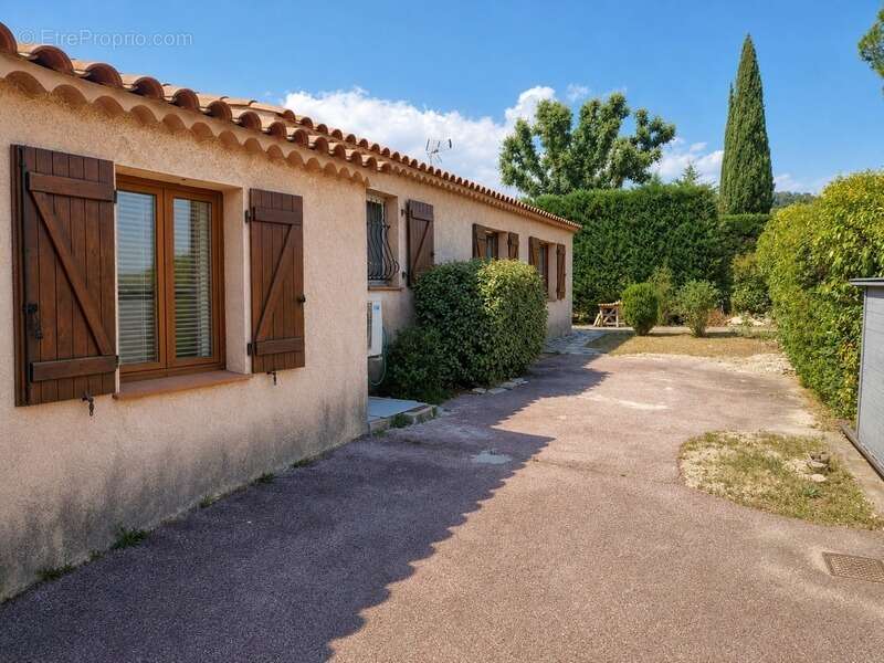 Maison à TOURRETTES