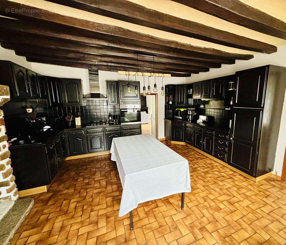Maison avec sous-sol complet, dépendance et jardin clos de 780 m² - photo 4