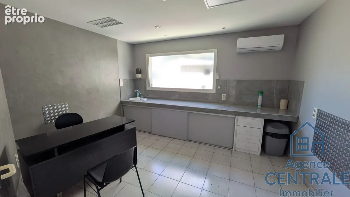 Commerce 165 m² à vendre à La Ciotat (13600) - photo 4