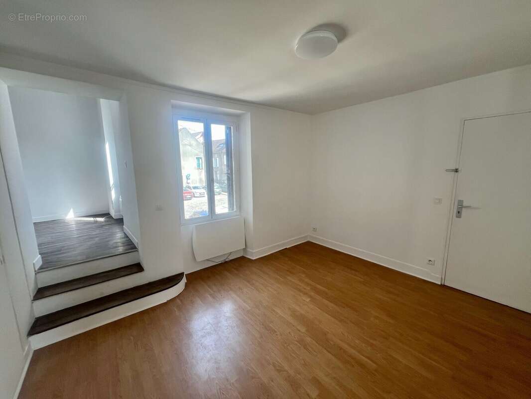 Appartement à BRUYERES-LE-CHATEL