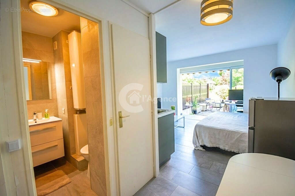 Appartement à VALLAURIS